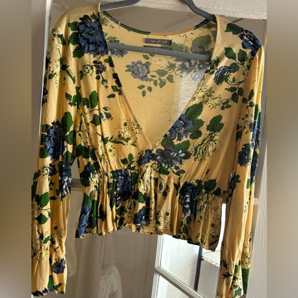 Urban Outfitters deep v neck yellow floral cropped long sleeve shirt. Size Large